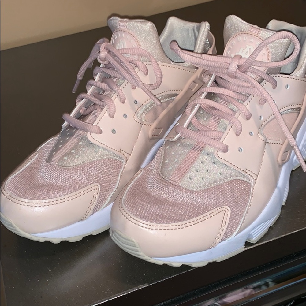 Light pink Nike Air Huaraches